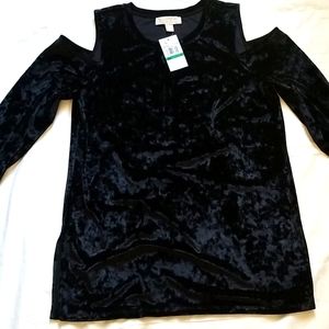 Cold shoulder black velvet top L